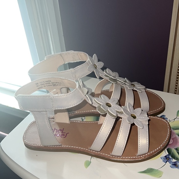 Adorable Sandals - Picture 3 of 6